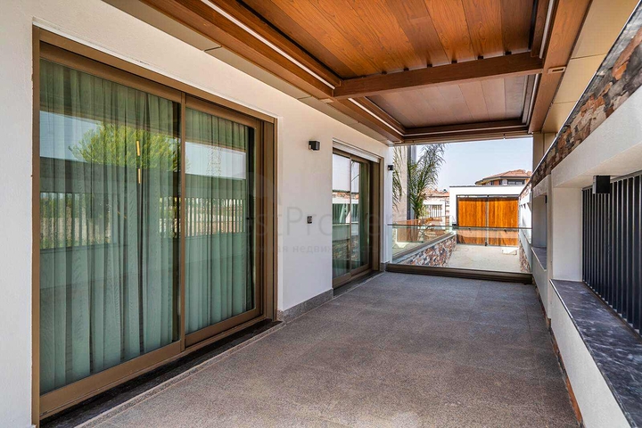 فيلا فسيحة 6 + 1 في منطقة دوشيميالتي-أنطاليا 