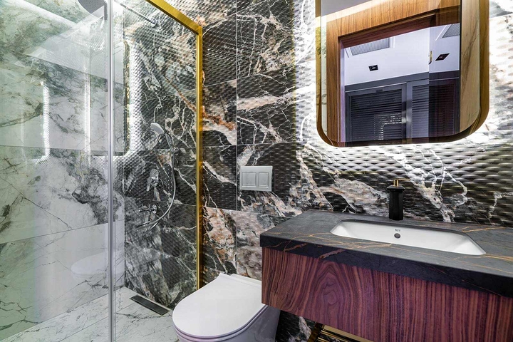 فيلا فسيحة 6 + 1 في منطقة دوشيميالتي-أنطاليا 