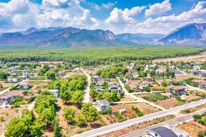 فيلا فسيحة 6 + 1 في منطقة دوشيميالتي-أنطاليا 