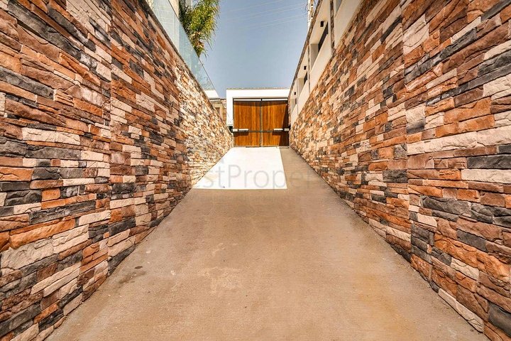 فيلا فسيحة 6 + 1 في منطقة دوشيميالتي-أنطاليا 