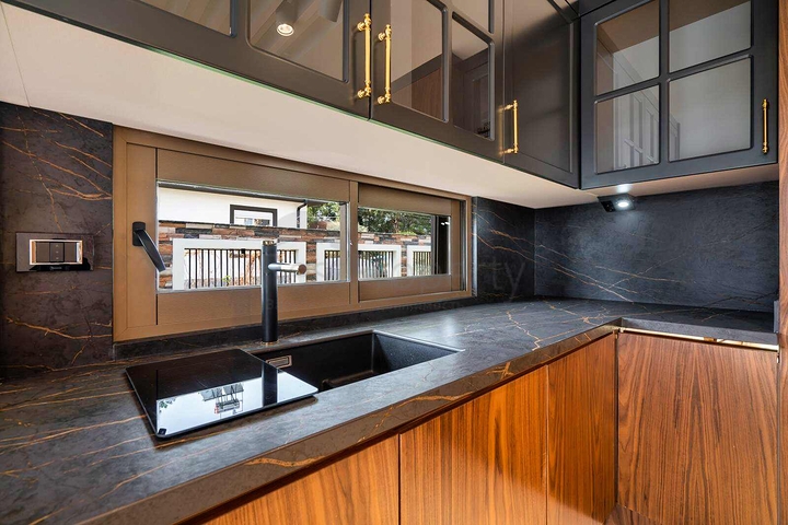 فيلا فسيحة 6 + 1 في منطقة دوشيميالتي-أنطاليا 