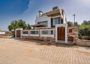 فيلا فسيحة 6 + 1 في منطقة دوشيميالتي-أنطاليا 