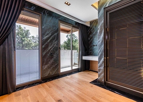 فيلا فسيحة 6 + 1 في منطقة دوشيميالتي-أنطاليا 