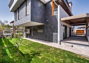 فيلا فسيحة 6 + 1 في منطقة دوشيميالتي-أنطاليا 