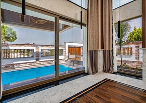 فيلا فسيحة 6 + 1 في منطقة دوشيميالتي-أنطاليا 