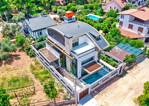 فيلا فسيحة 6 + 1 في منطقة دوشيميالتي-أنطاليا 