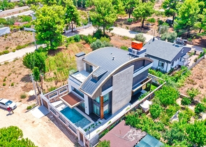 فيلا فسيحة 6 + 1 في منطقة دوشيميالتي-أنطاليا 