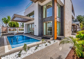 فيلا فسيحة 6 + 1 في منطقة دوشيميالتي-أنطاليا 