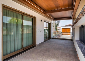 فيلا فسيحة 6 + 1 في منطقة دوشيميالتي-أنطاليا 