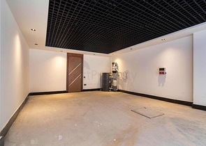 فيلا فسيحة 6 + 1 في منطقة دوشيميالتي-أنطاليا 