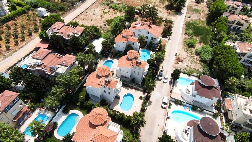 3 + 1 فيلا 320 م2 في منطقة بيليك