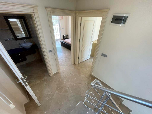 3 + 1 فيلا 320 م2 في منطقة بيليك