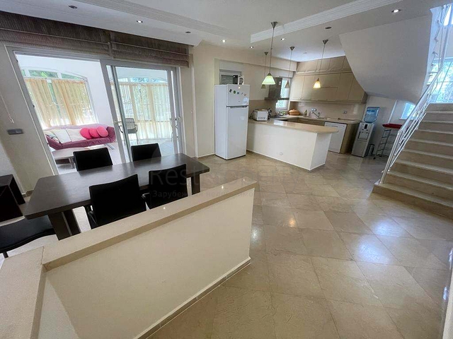 3 + 1 فيلا 320 م2 في منطقة بيليك