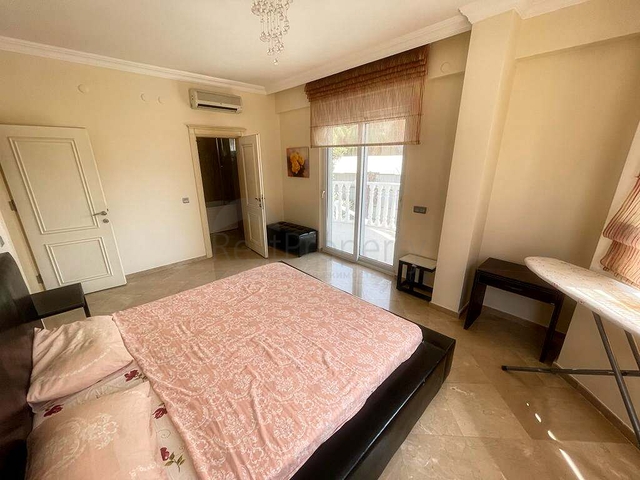 3 + 1 فيلا 320 م2 في منطقة بيليك