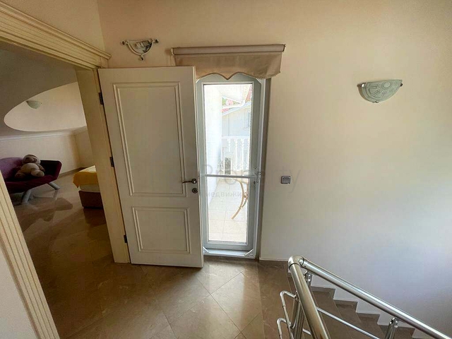 3 + 1 فيلا 320 م2 في منطقة بيليك