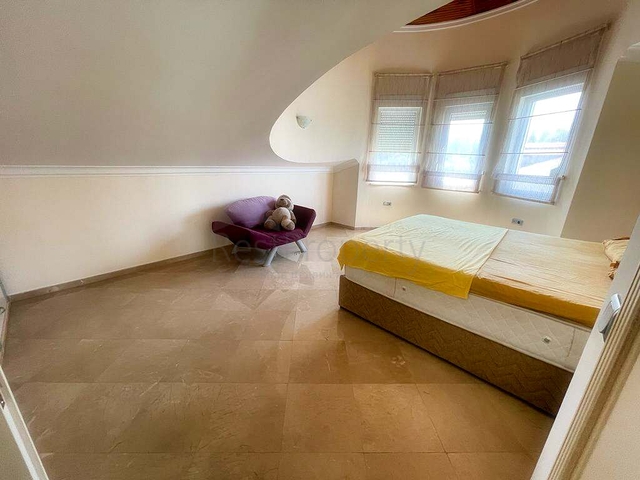 3 + 1 فيلا 320 م2 في منطقة بيليك