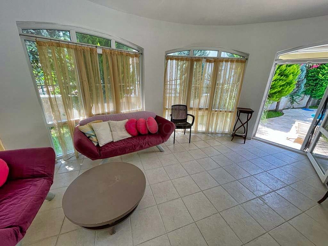 3 + 1 فيلا 320 م2 في منطقة بيليك