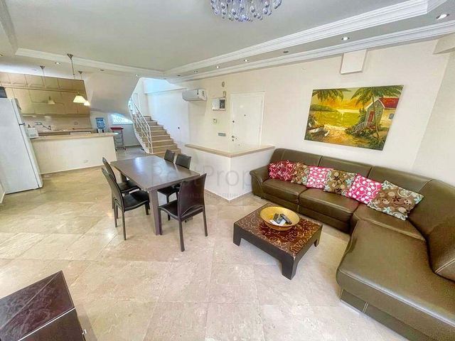 3 + 1 فيلا 320 م2 في منطقة بيليك