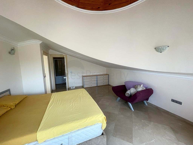 3 + 1 فيلا 320 م2 في منطقة بيليك