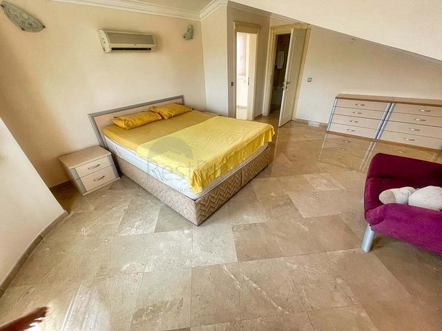 3 + 1 فيلا 320 م2 في منطقة بيليك