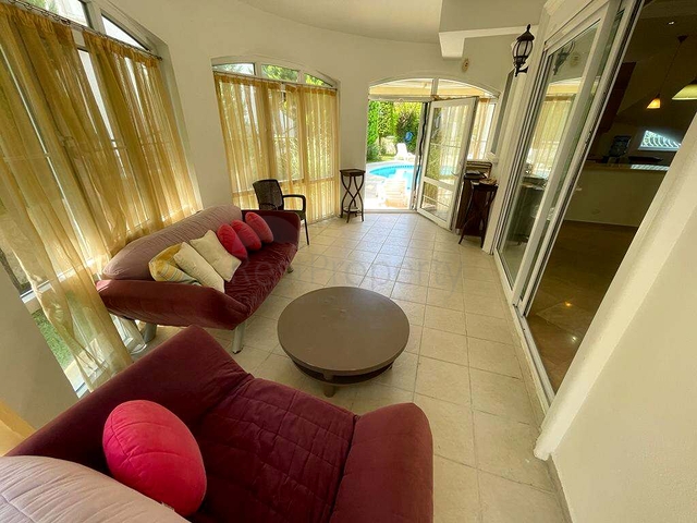 3 + 1 فيلا 320 م2 في منطقة بيليك