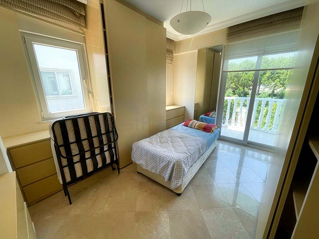 3 + 1 فيلا 320 م2 في منطقة بيليك