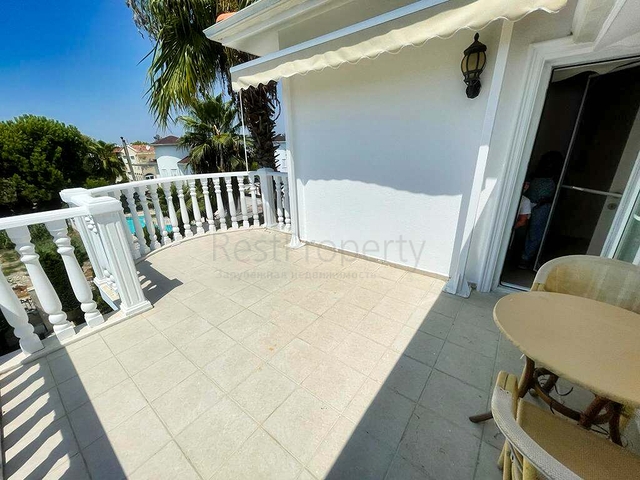 3 + 1 فيلا 320 م2 في منطقة بيليك