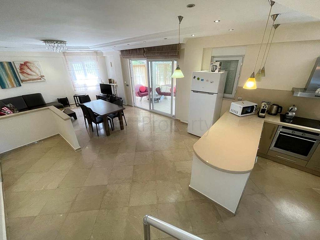 3 + 1 فيلا 320 م2 في منطقة بيليك