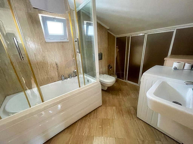 3 + 1 فيلا 320 م2 في منطقة بيليك