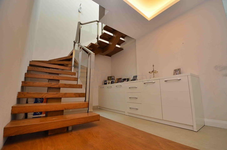 شقة 5 + 1 في حي لارا أنطاليا 