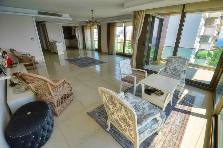 شقة 5 + 1 في حي لارا أنطاليا 