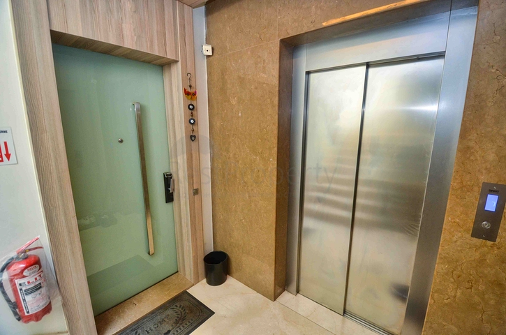 شقة 5 + 1 في حي لارا أنطاليا 