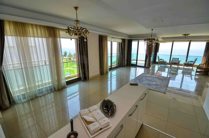 شقة 5 + 1 في حي لارا أنطاليا 