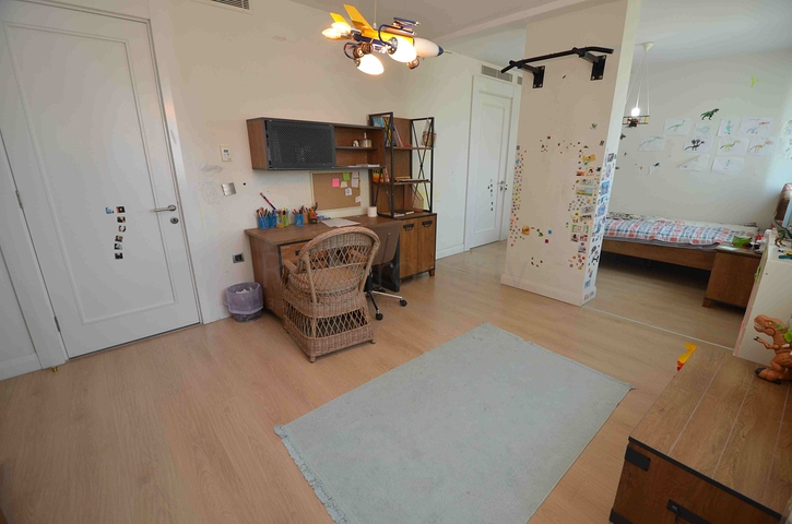 شقة 5 + 1 في حي لارا أنطاليا 