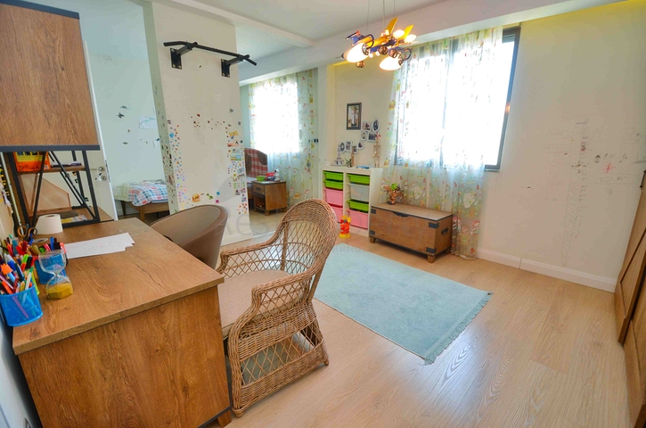 شقة 5 + 1 في حي لارا أنطاليا 