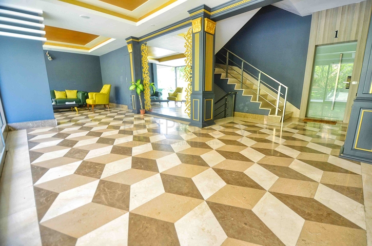 شقة 5 + 1 في حي لارا أنطاليا 