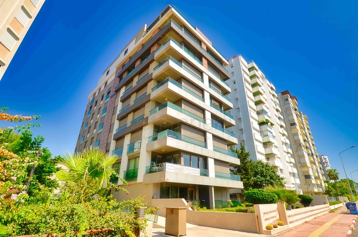 شقة 5 + 1 في حي لارا أنطاليا 