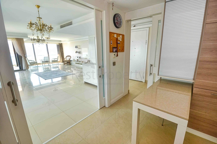 شقة 5 + 1 في حي لارا أنطاليا 