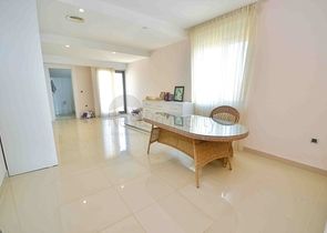 شقة 5 + 1 في حي لارا أنطاليا 