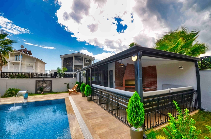 فيلا واسعة 4 + 1 في كيمير-منطقة أنطاليا 