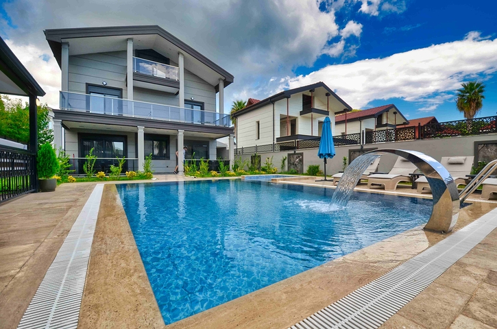 فيلا واسعة 4 + 1 في كيمير-منطقة أنطاليا 