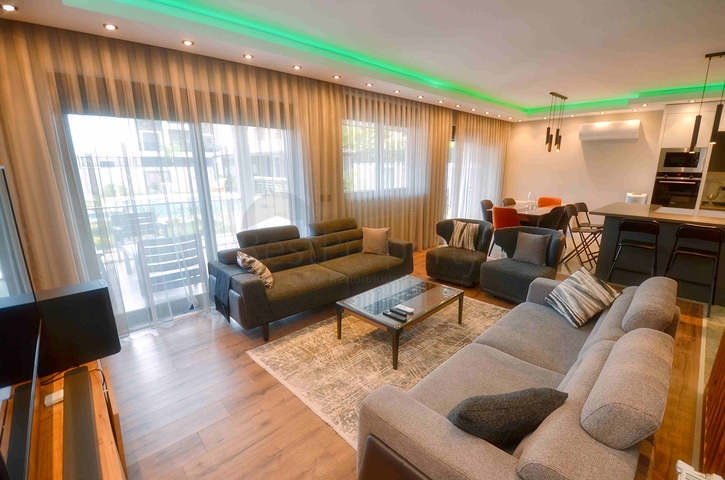 فيلا واسعة 4 + 1 في كيمير-منطقة أنطاليا 