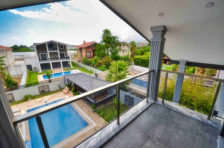 فيلا واسعة 4 + 1 في كيمير-منطقة أنطاليا 