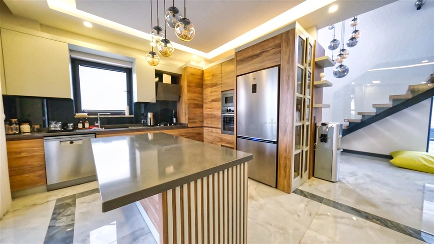 فيلا 3+1 في منطقة دوشيميالتي-أنطاليا 