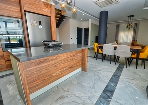 فيلا 3+1 في منطقة دوشيميالتي-أنطاليا 