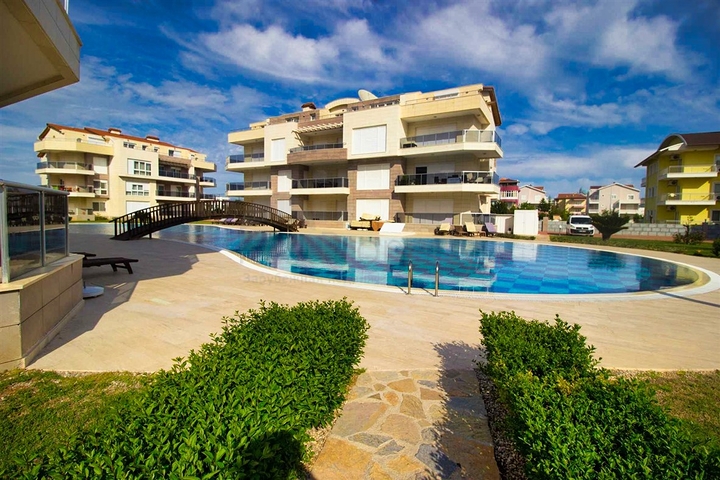 شقة 4 + 1 في منطقة بيليك أنطاليا 