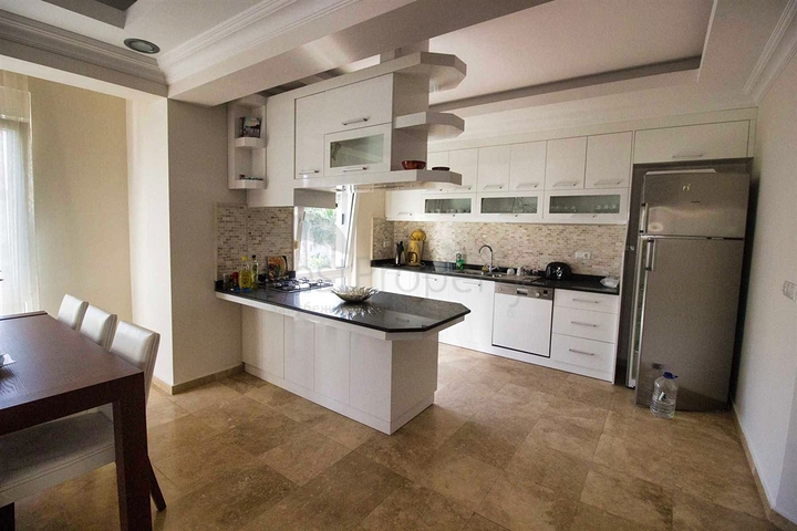 شقة 4 + 1 في منطقة بيليك أنطاليا 