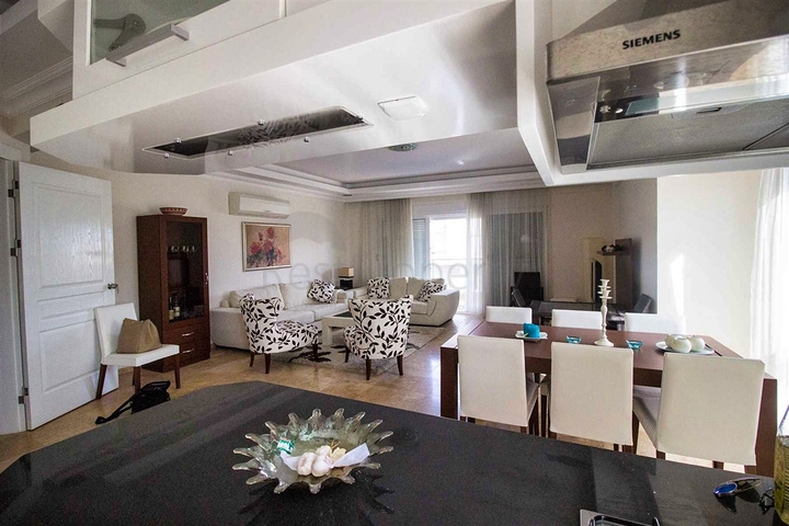 شقة 4 + 1 في منطقة بيليك أنطاليا 