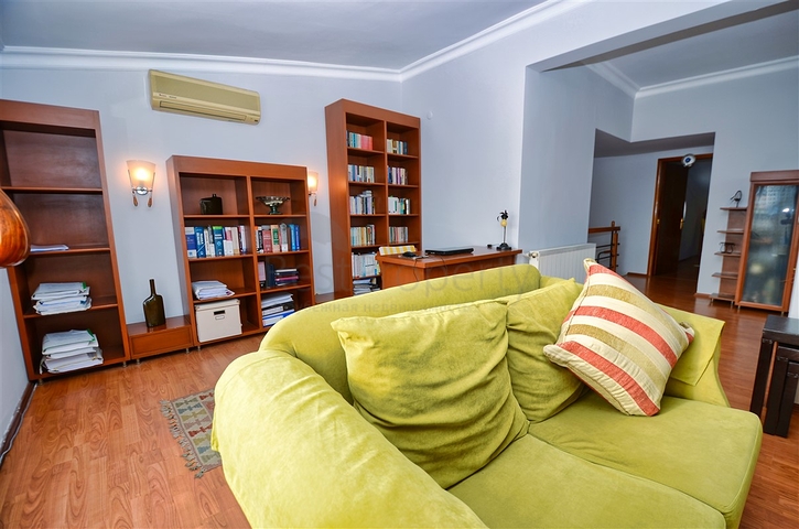 شقة دوبلكس 4 + 1 في وسط مدينة أنطاليا