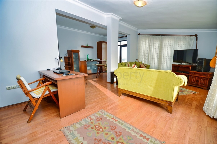 شقة دوبلكس 4 + 1 في وسط مدينة أنطاليا